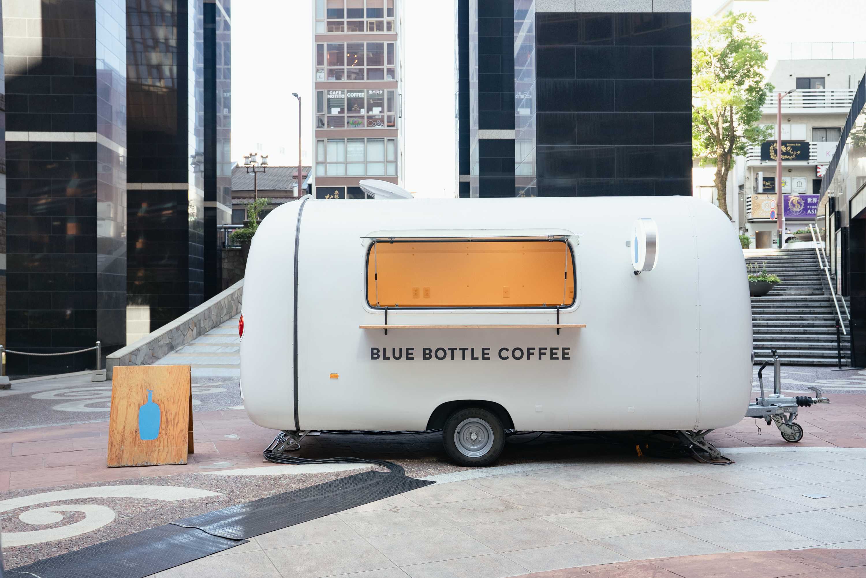 BLUE BOTTLE COFFEE TRUCK IN HAKATA
